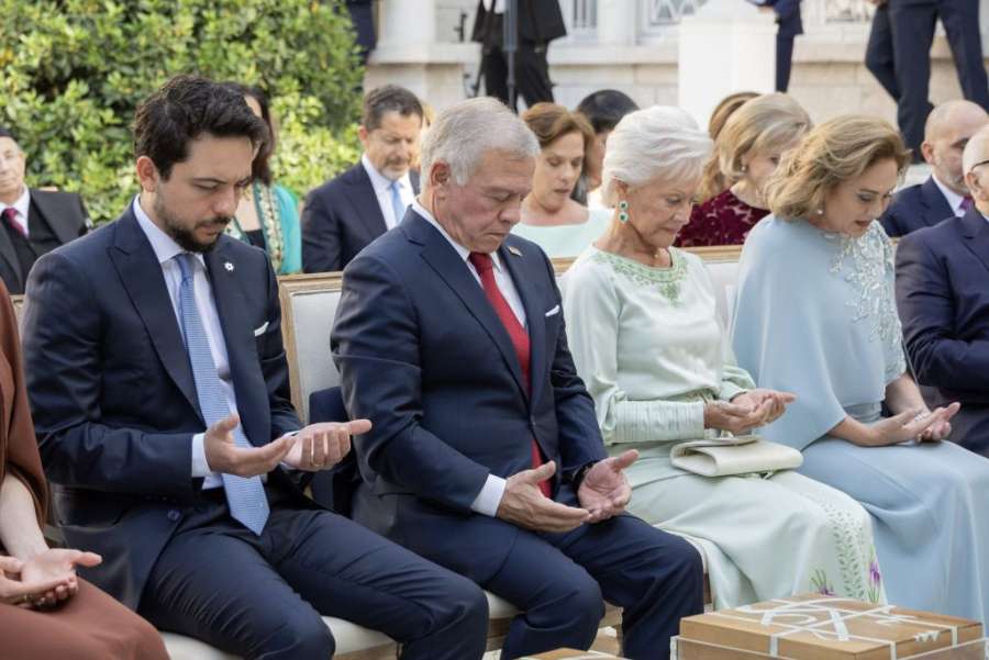 الملك وولي العهد يحضران عقد قران