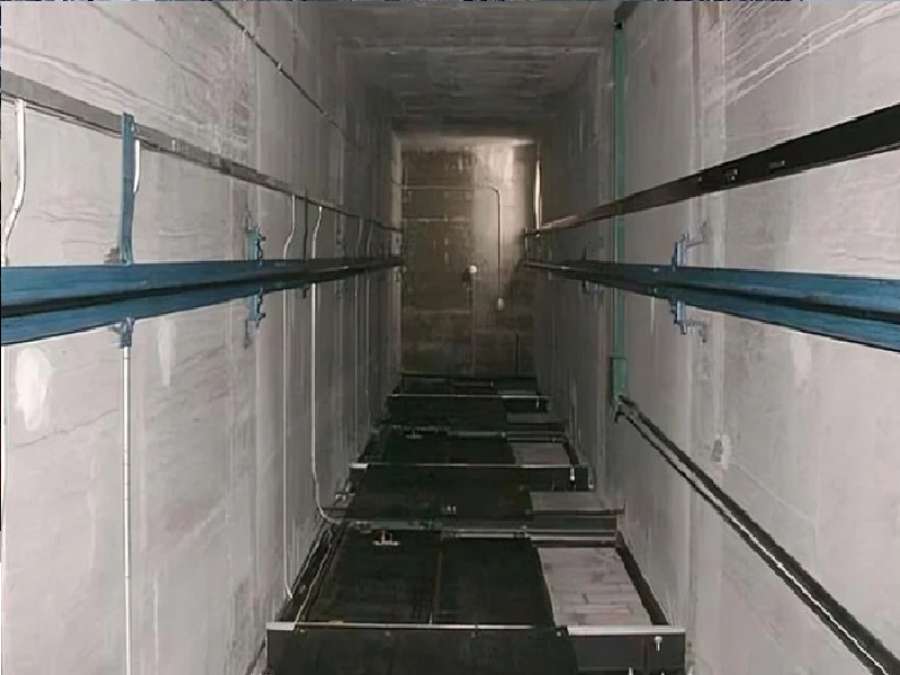 النظرة القاتلة.. مصعد ينهي حياة طفل