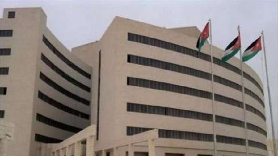 بالأسماء.. نواب الزرقاء يطالبون بإلغاء قرار