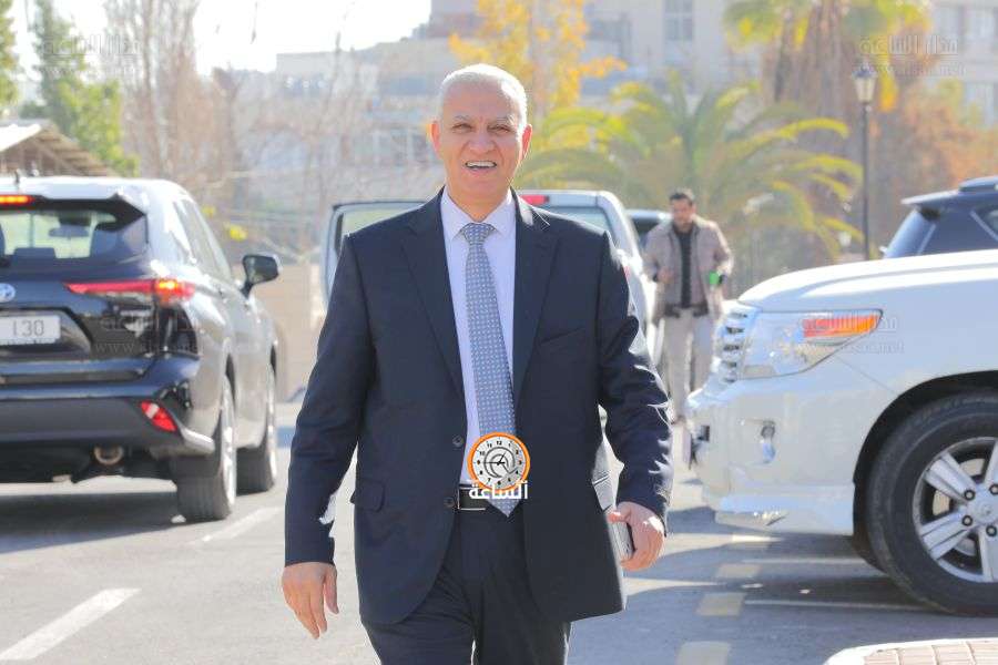 العموش يوجه سؤالا نيابيا حول روائح