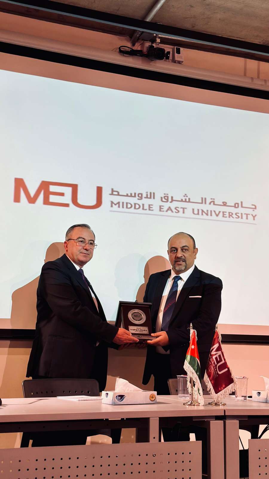 المحامي طارق أبو الراغب يحاضر في