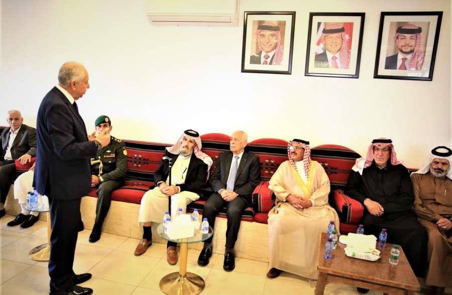 الديوان الملكي يعزي عشائر الحنيطي (صور)