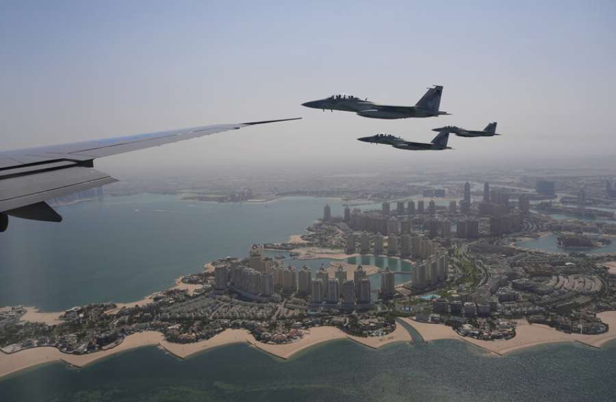 شاهد.. رد فعل ترامب على مرافقة