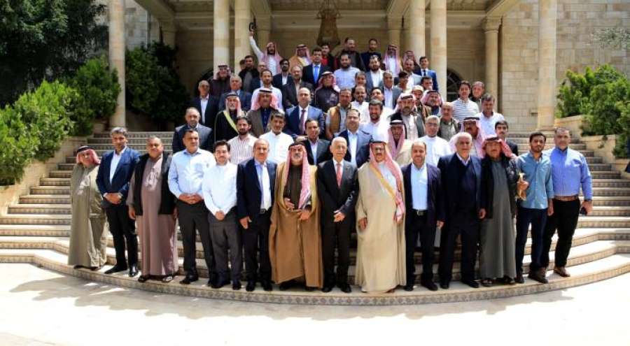 خلال استقباله مئات من أبناء وبنات