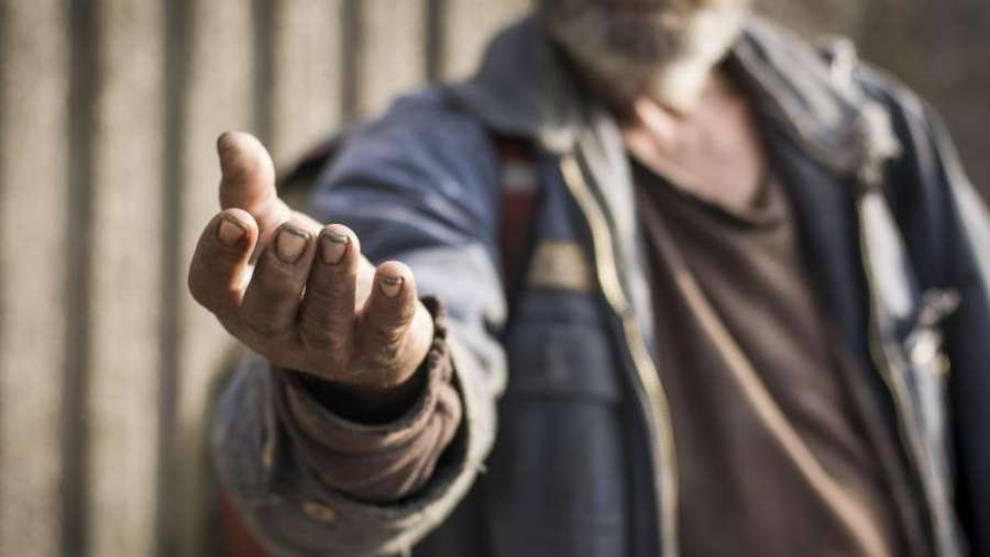 ضبط متسول بحوزته 752 دينارا في