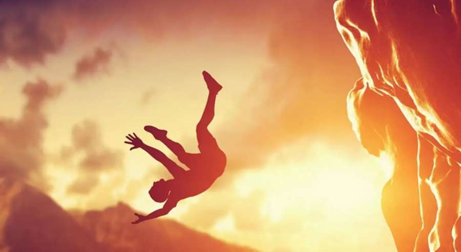 امريكا.. طفل يسقط من الطابق الـ