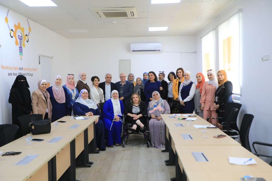 المرأة في الأعيان تطلع على جهود