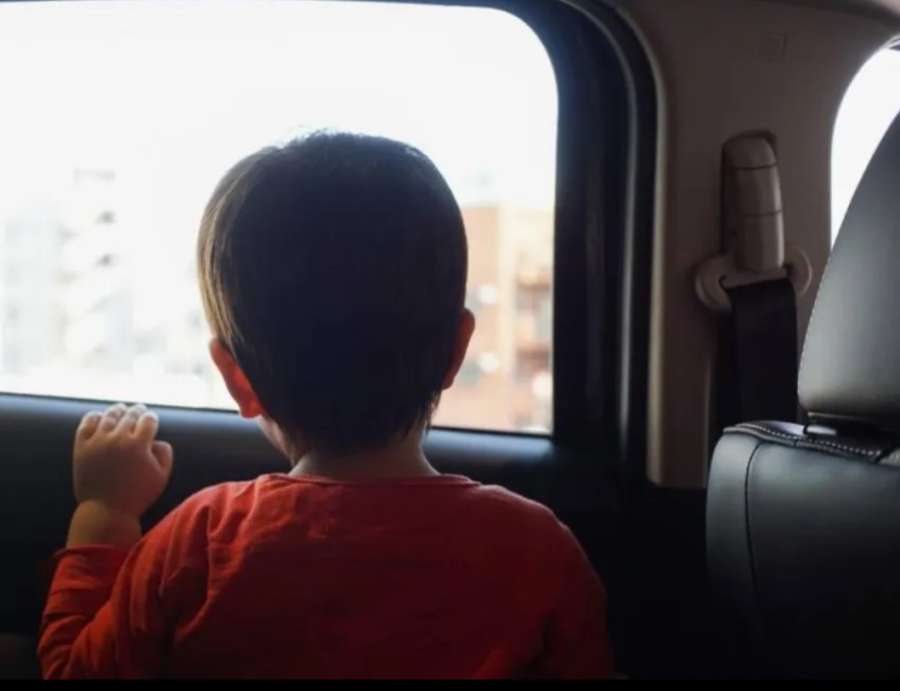 وكيل في إدارة الترخيص ينقذ عائلة