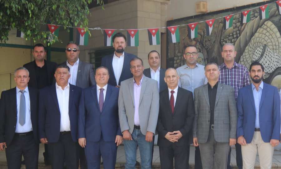 السفير الأردني في فلسطين يزور المستشفى