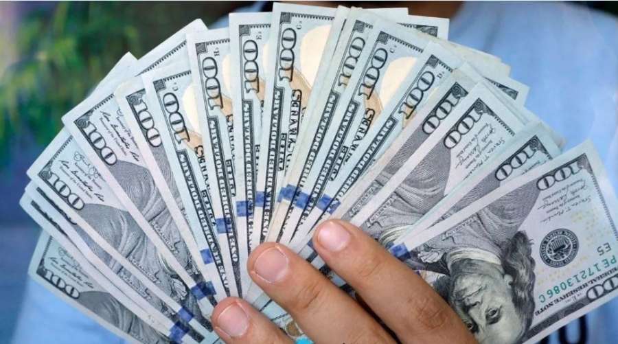 بينهم أبناء رجل أعمال أردني سابق..