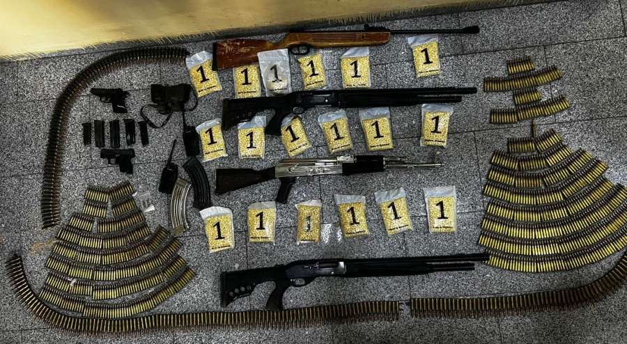 المكافحة بالمرصاد.. ضبط 3 أشخاص وتاجر