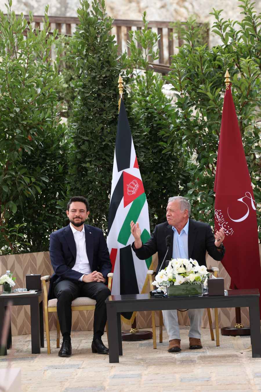 الملك وولي العهد يتلقيان برقيات تهنئة