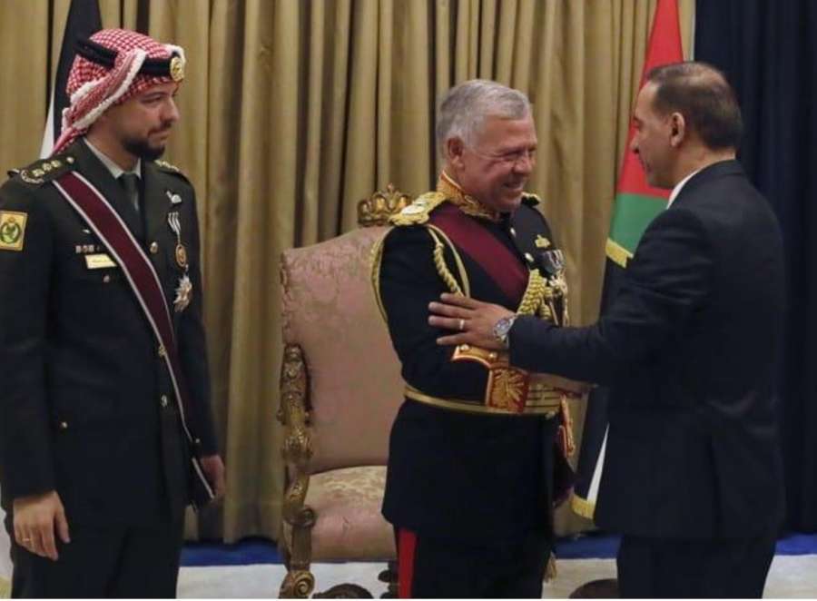 القوابعه يهنئ الملك وولي العهد بعيد