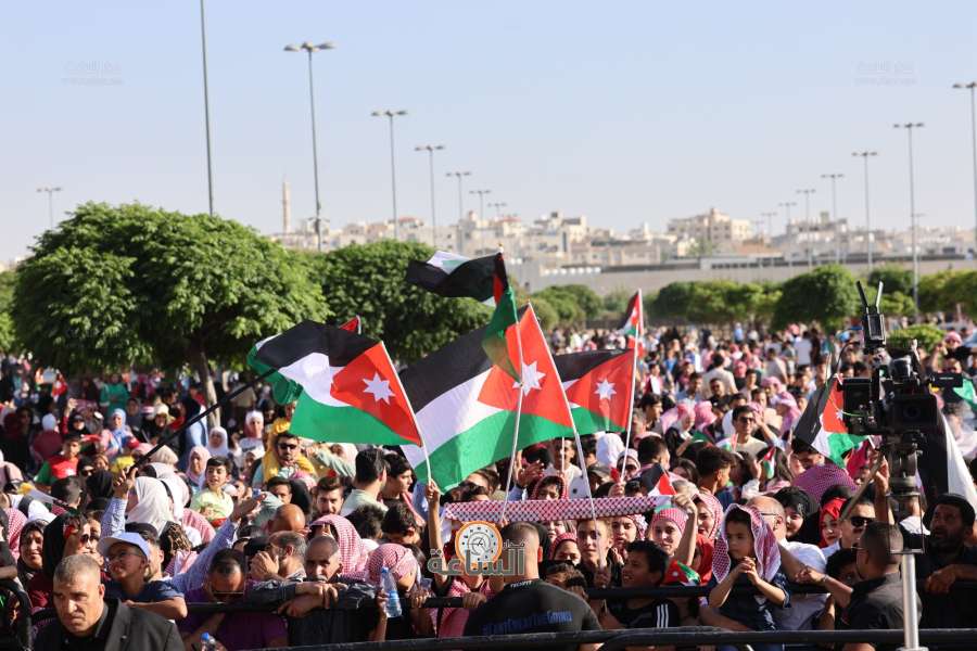 بحضور عشرات الآلاف من الأردنيين والأردنيات..