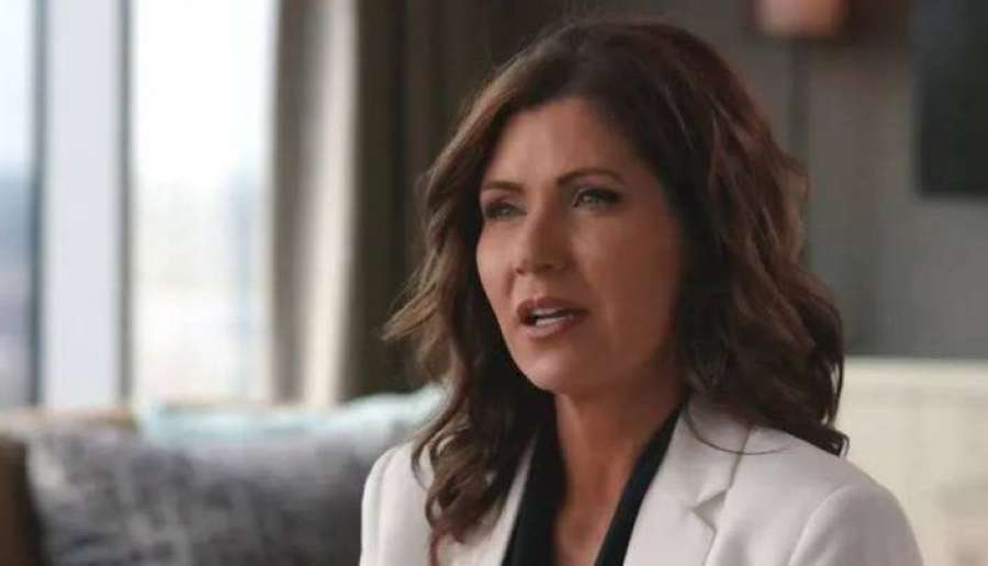 ماذا تفعل وزيرة الأمن الداخلي الأميركية