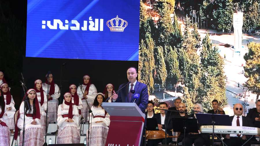 في عيد الاستقلال.. المومني يكرم نخبة