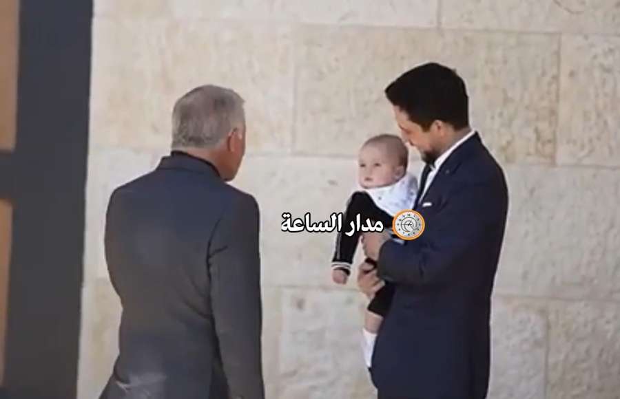 شاهد.. الجد الملك والأب ولي العهد