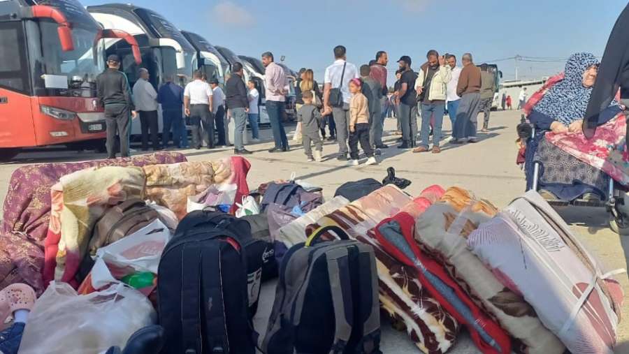 عودة طوعية لـ 1100 سوري من