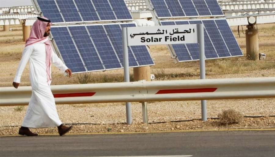 تقنية سعودية تبرد الألواح الشمسية وتطيل