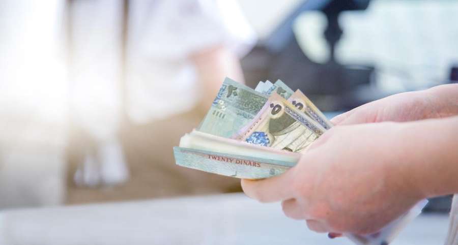 صرف السلف الطارئة للمعلمين الأربعاء