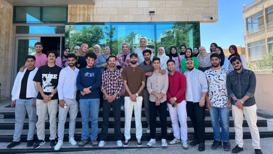 طلبة العلوم الطبية المساندة في جامعة