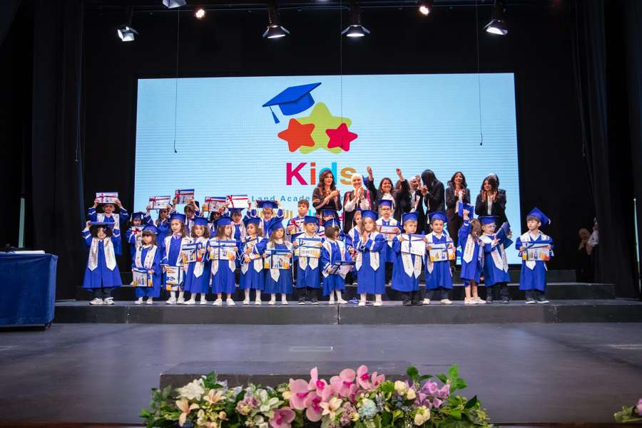 تمارا ناصر الدين ترعى حفل تخريج