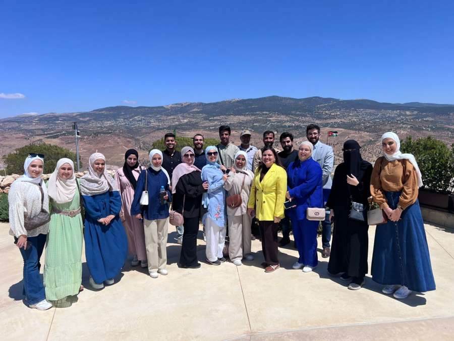 كلية الصيدلة في جامعة الزرقاء تنظم