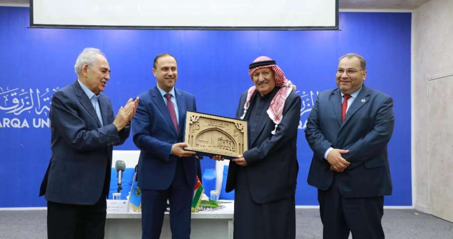 محاضرة بجامعة الزرقاء لوزير الاتصال الحكومي