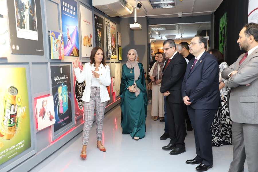 رئيس جامعة البترا يفتتح معرض رواية