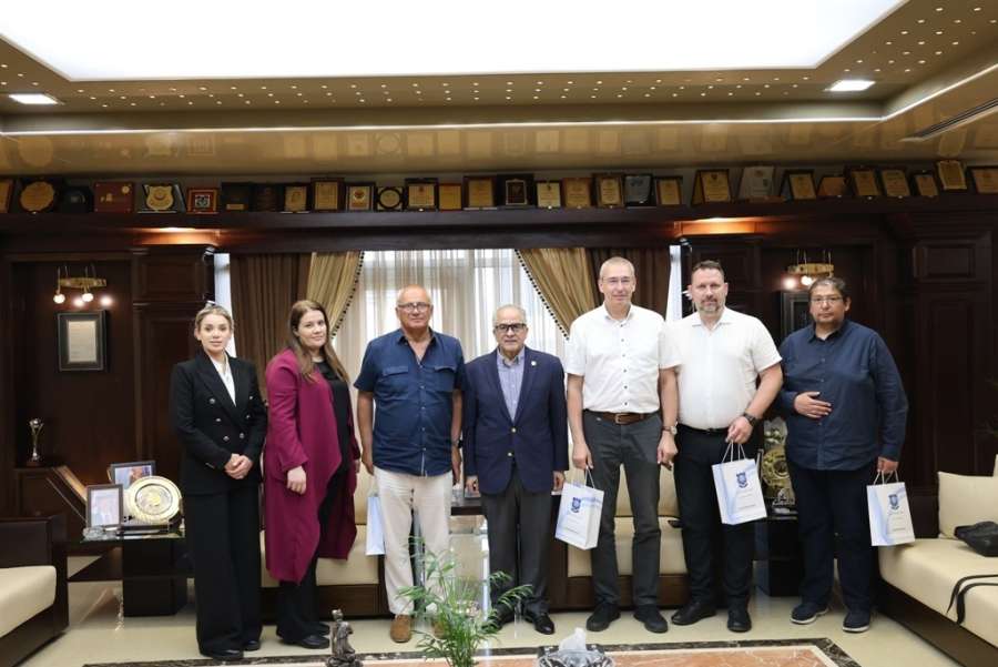 عمان الأهلية تستقبل وفدا من جامعتي