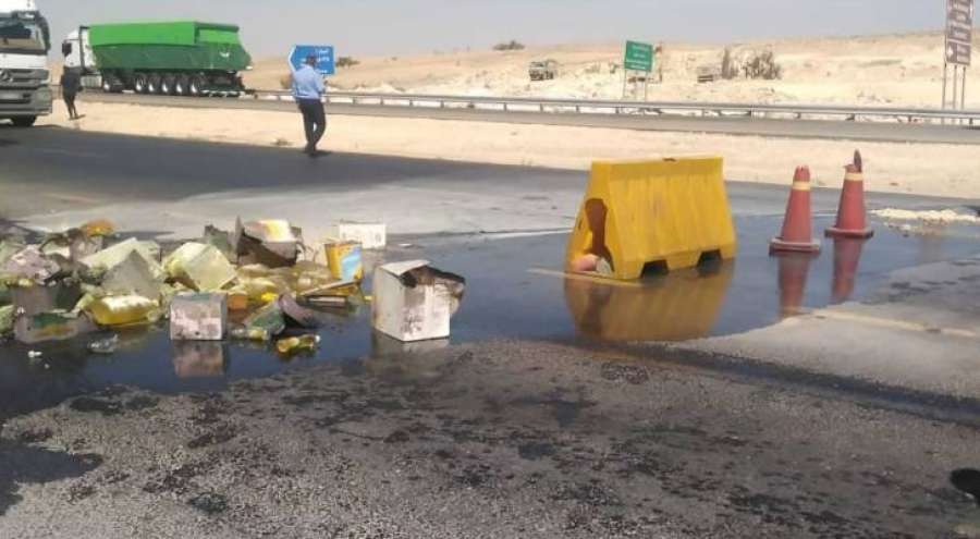 تسرب للزيوت يربك المرور في منطقة