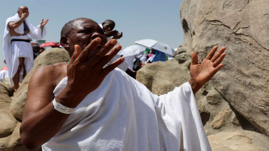 قرابة 1.5 مليون حاج يتوافدون إلى