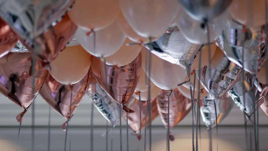 ليست آمنة تماما.. بلالين الهيليوم تتسبب