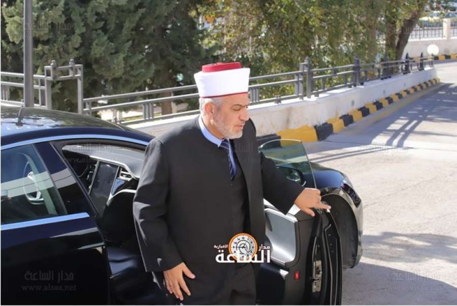 وزير الأوقاف يكشف حقيقة: (خذ تكسي