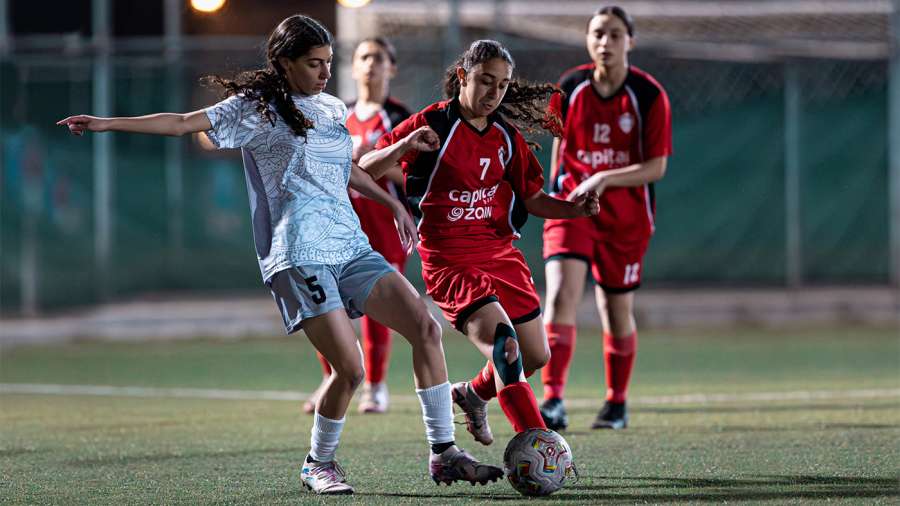 الاتحاد يشدد قبضته على صدارة الدوري