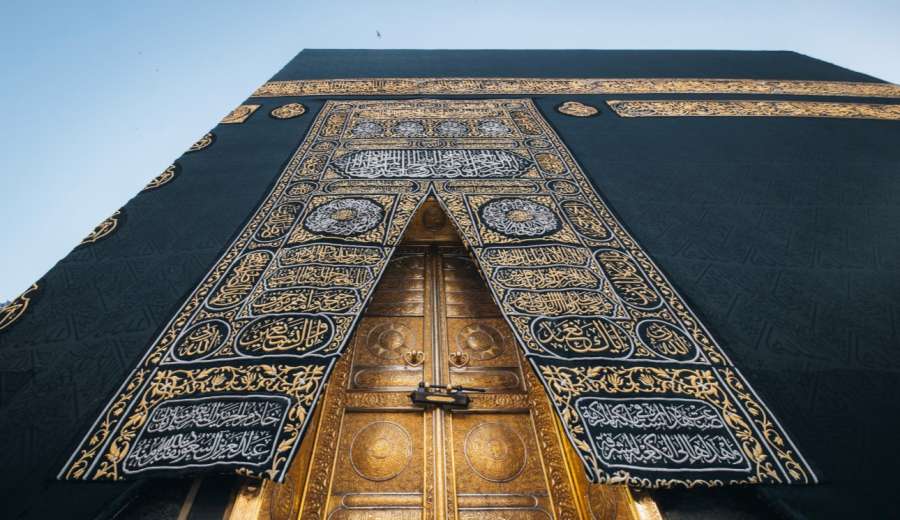 السعودية تعلن بدء موسم العمرة وفتح