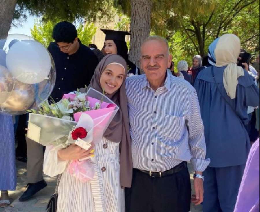 مهاوش العبداللات بمناسبة تخرج ابنته رهف: