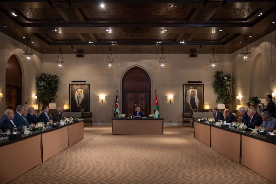 هؤلاء حضروا لقاء الملك: المشاقبة وعطية