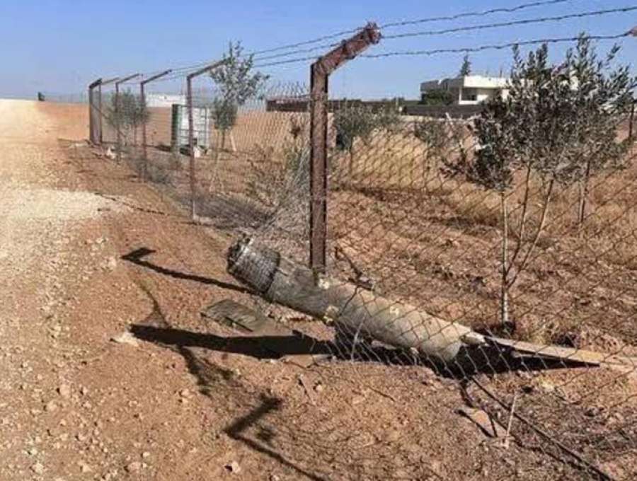 شاهد.. سقوط طائرة مسيرة في قرية