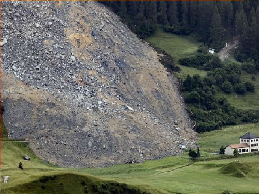 إجلاء سكان قرية سويسرية بسبب تهديد