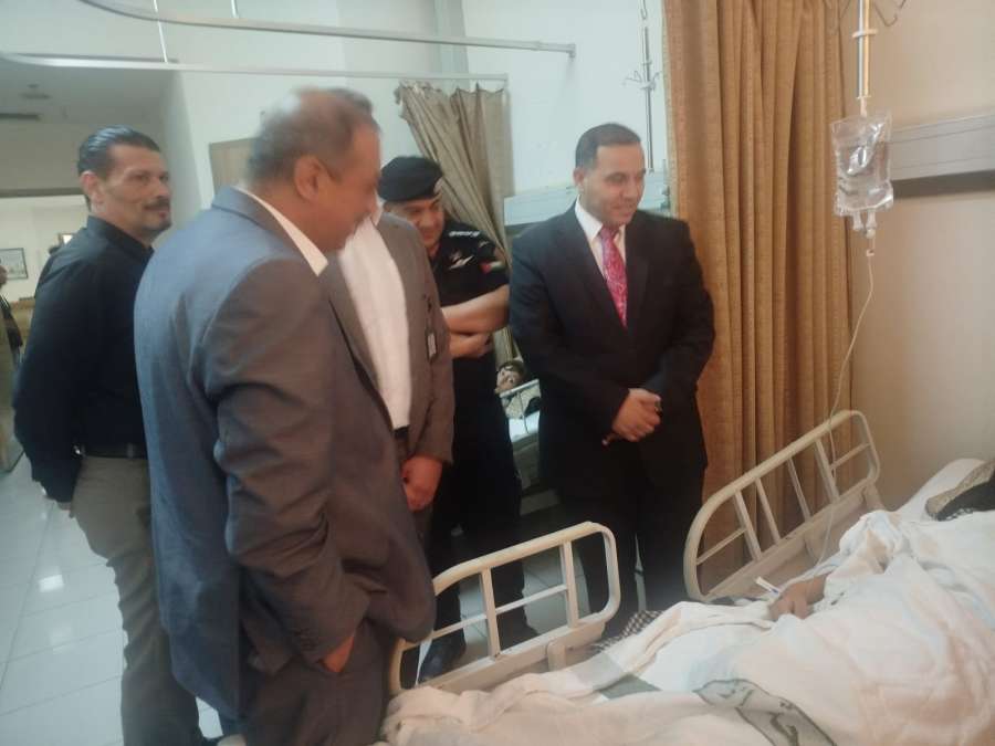 محافظ الزرقاء يتابع حالة الطفلين المصابين