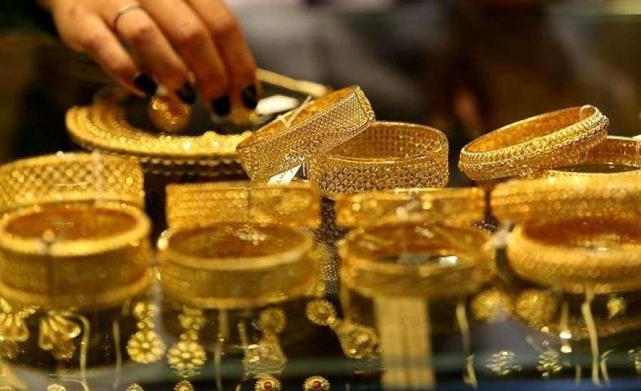 الذهب يتجه نحو تسجيل أول انخفاض