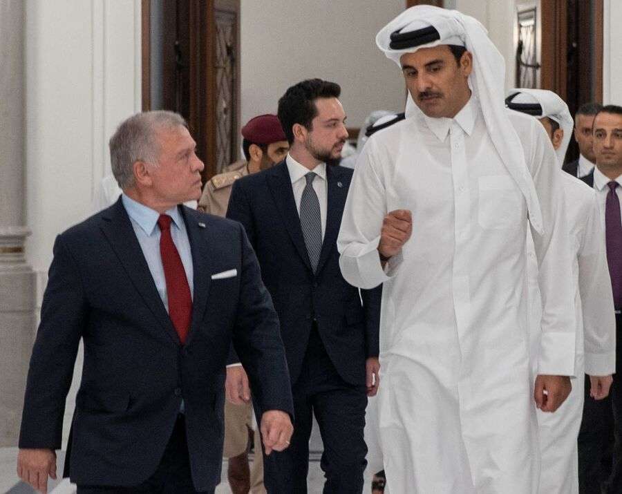 الملك يتصل بالشيخ تميم ويؤكد وقوف