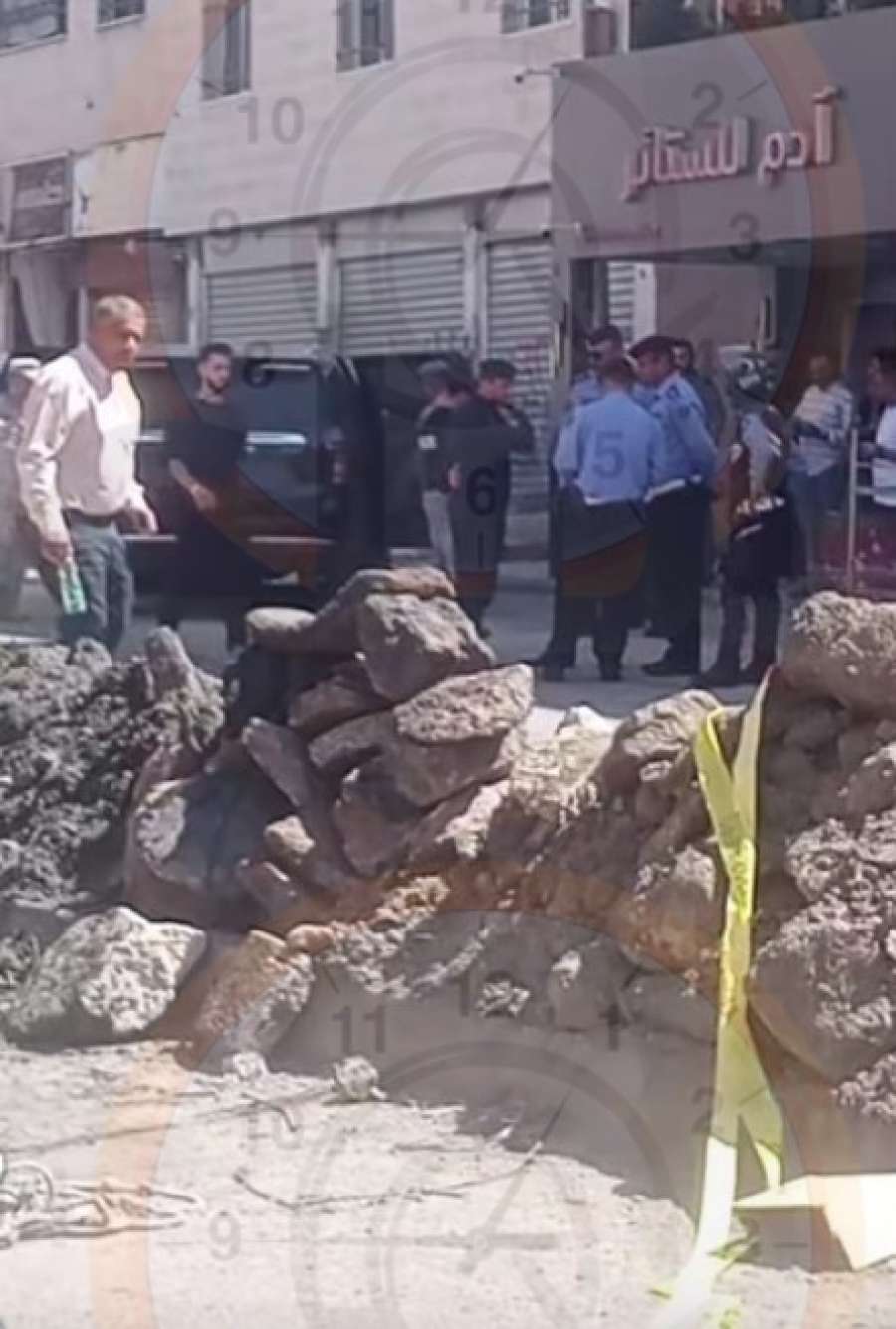 رأس قذيفة داخل (منهل صرف صحي)