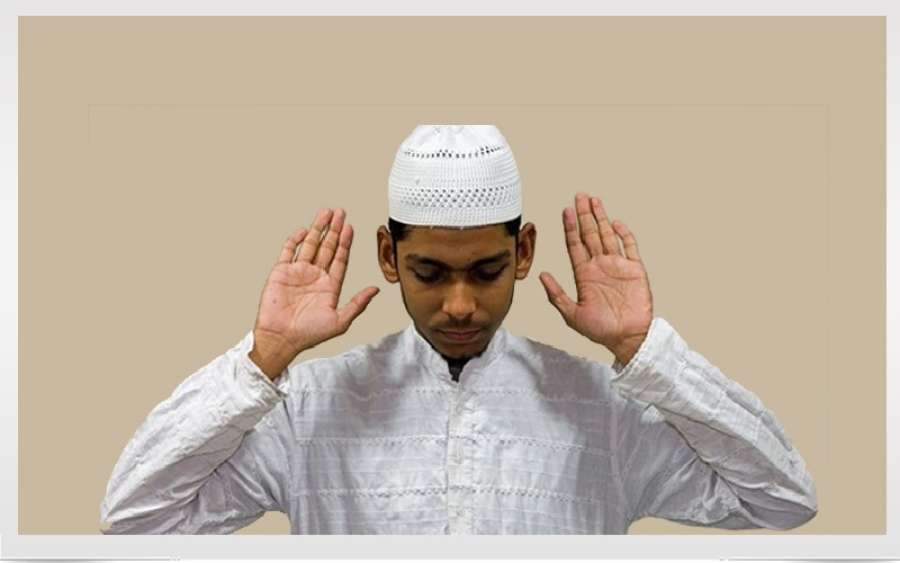 ما حكم رفع يد واحدة عند