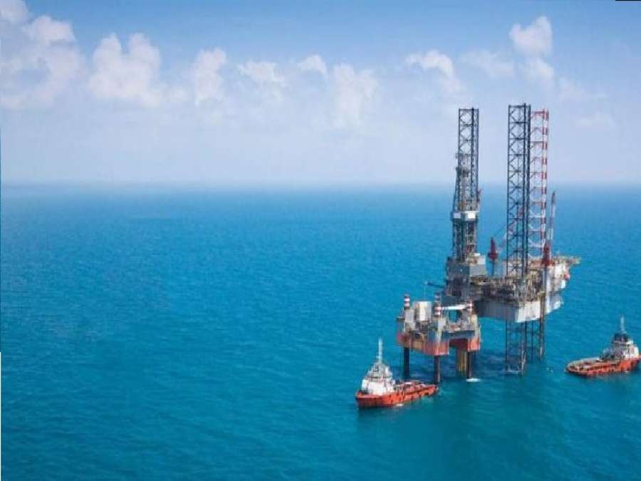 غرق حفار بترول في مصر يودي