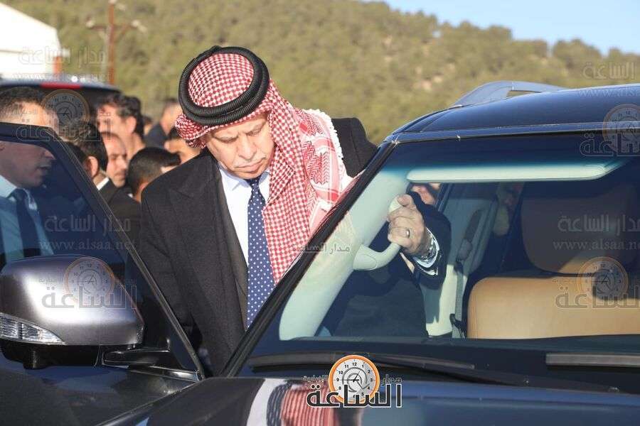 الأمير فيصل بن الحسين يؤدي اليمين