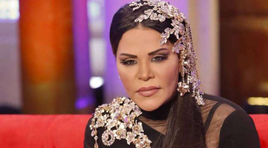 الفنانة أحلام ترد بغضب على معجب: