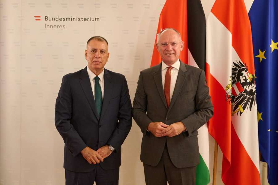 وزير الداخلية مازن الفراية يلتقي نظيره