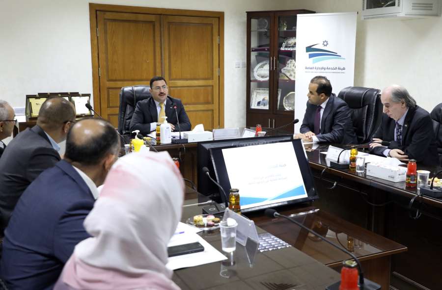 الخدمة والإدارة العامة تكرم الفائزين بجائزة